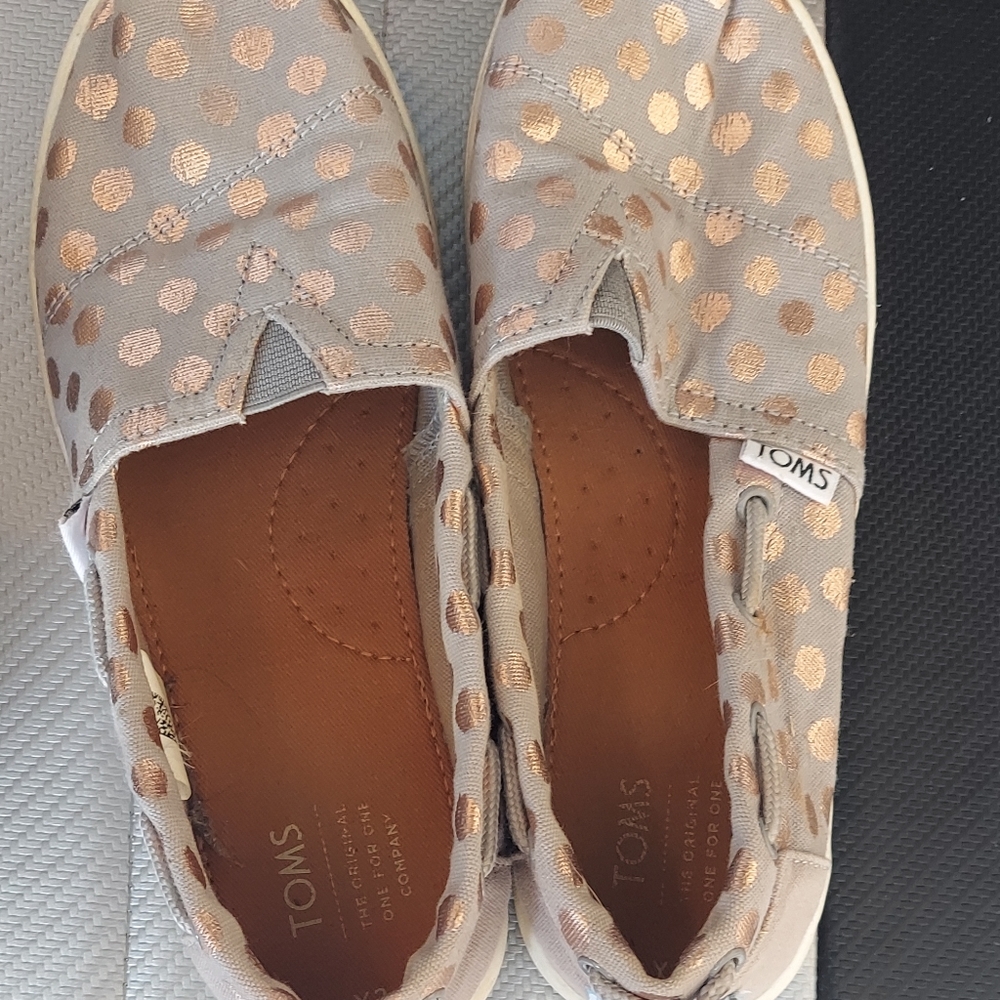 Youth girls Tom's slip ons size Y2